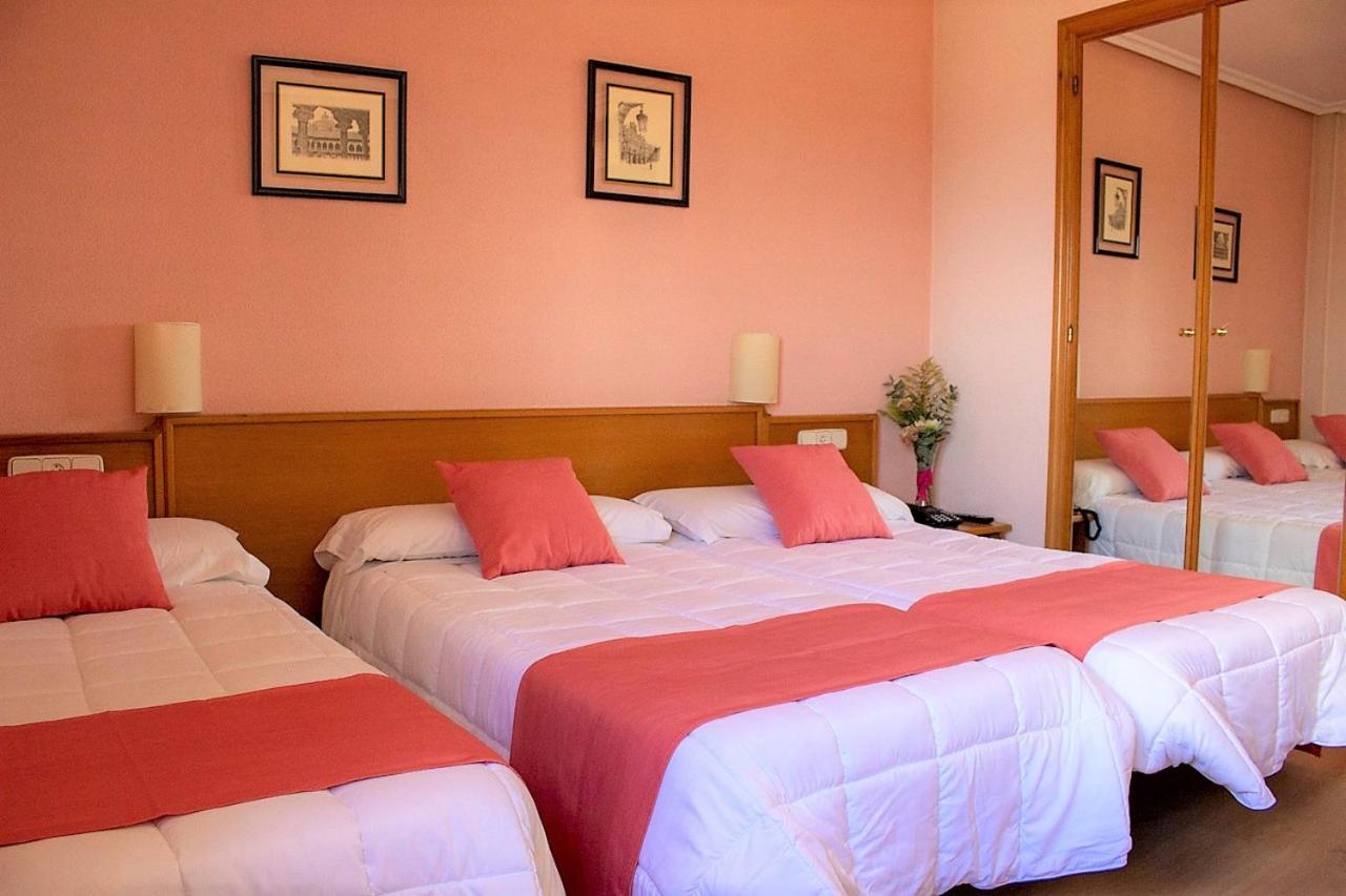 Hotel Helmantico Villares de la Reina Exteriör bild