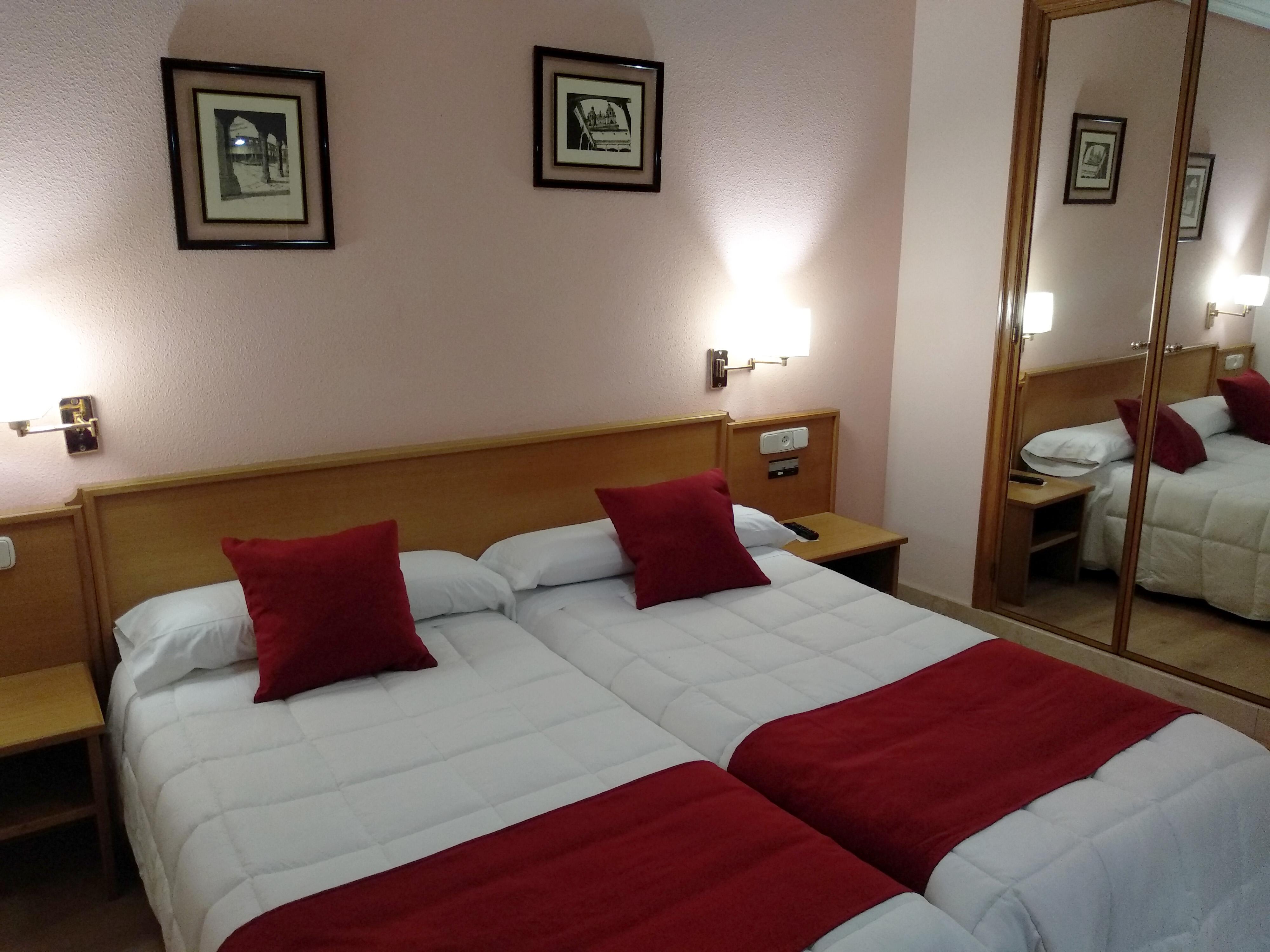 Hotel Helmantico Villares de la Reina Exteriör bild