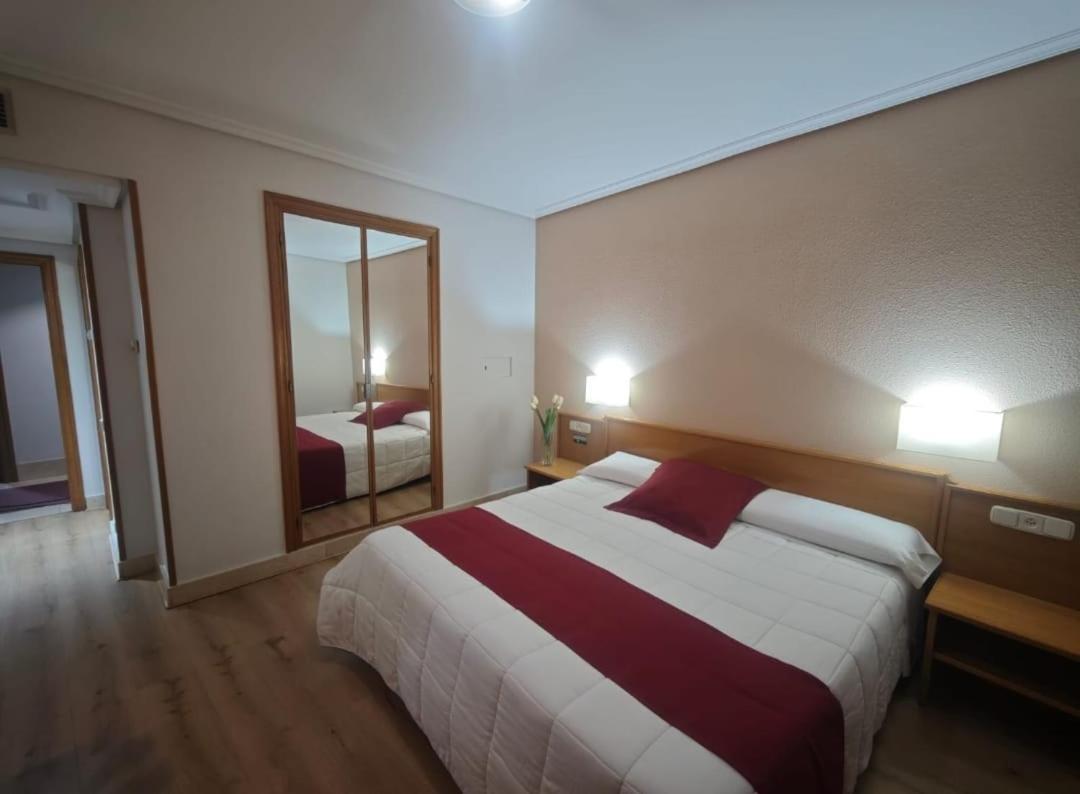 Hotel Helmantico Villares de la Reina Exteriör bild