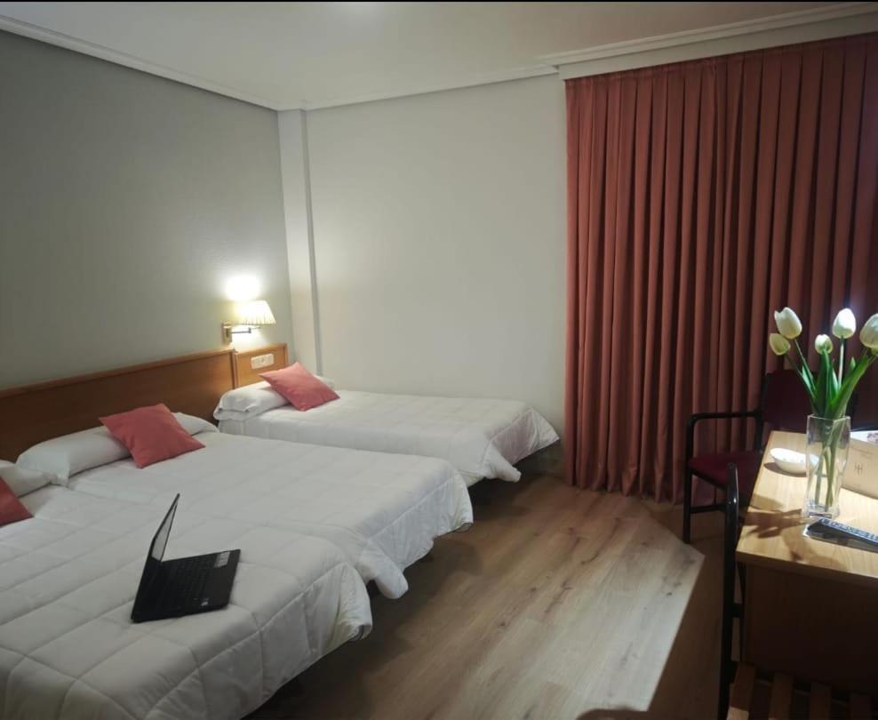 Hotel Helmantico Villares de la Reina Exteriör bild