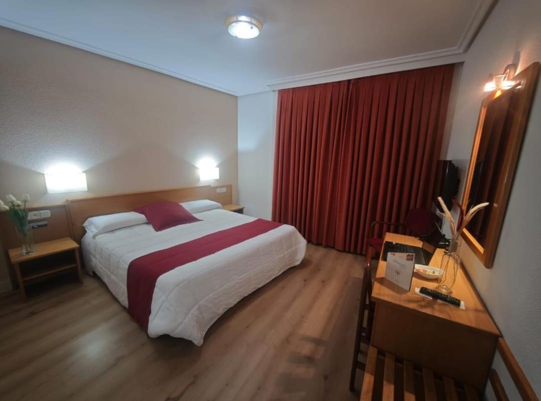 Hotel Helmantico Villares de la Reina Exteriör bild