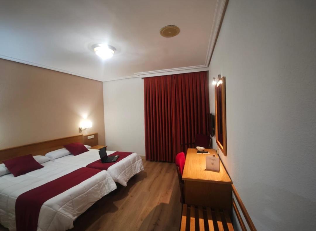 Hotel Helmantico Villares de la Reina Exteriör bild