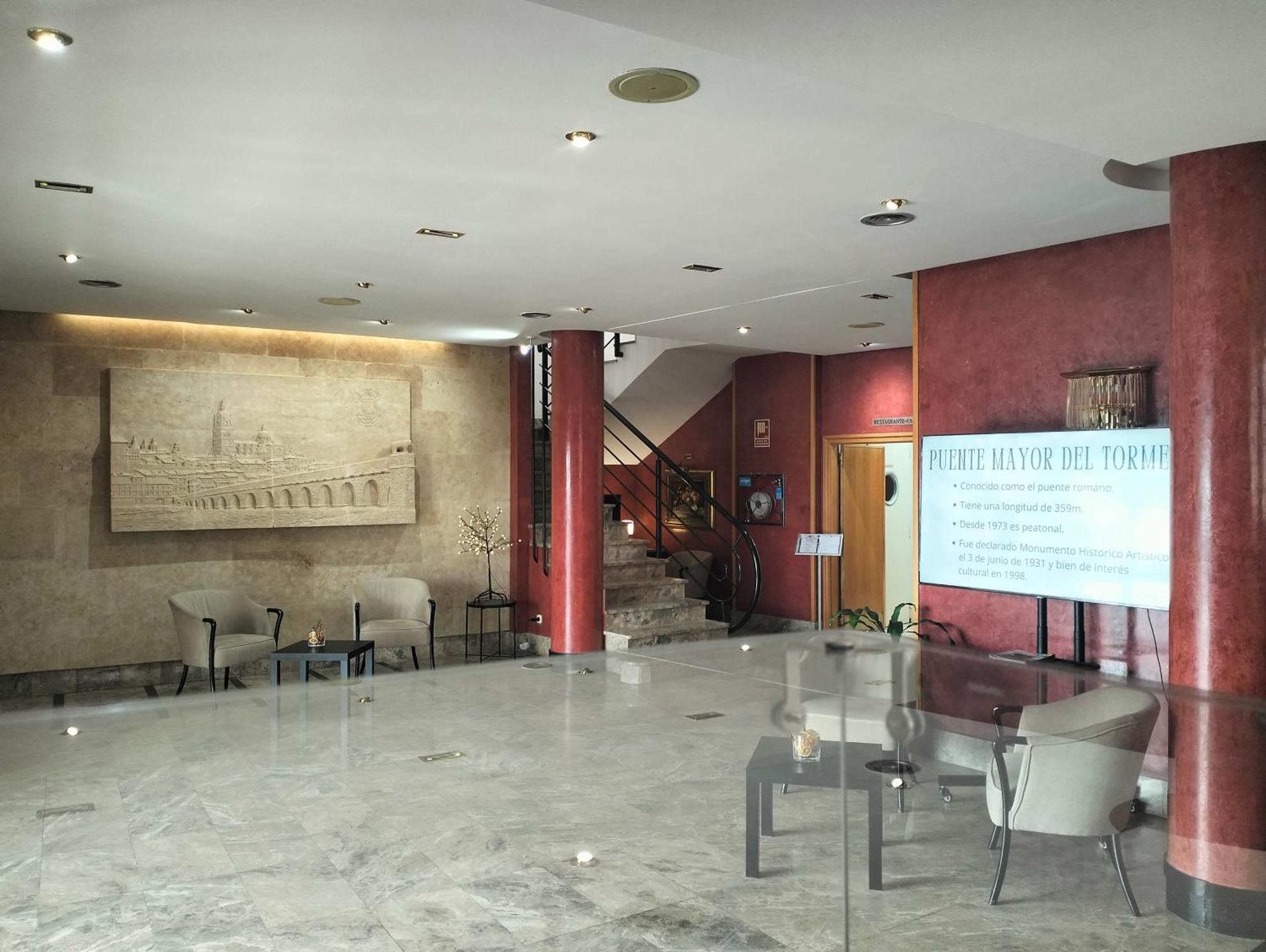 Hotel Helmantico Villares de la Reina Exteriör bild